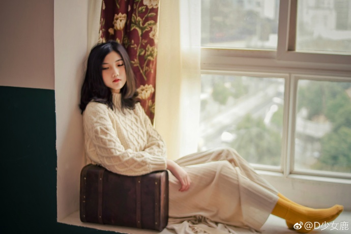 清纯美女纯白色毛衣清纯写真 7