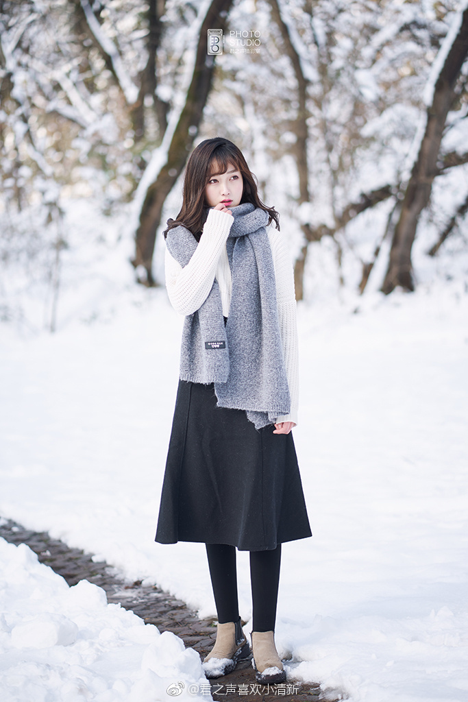 雪景配清纯美女森林系写真图片 2