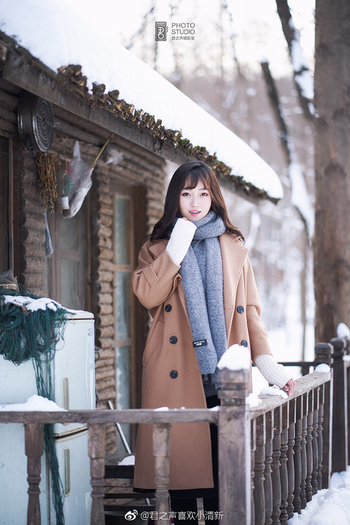雪景配清纯美女森林系写真图片 5