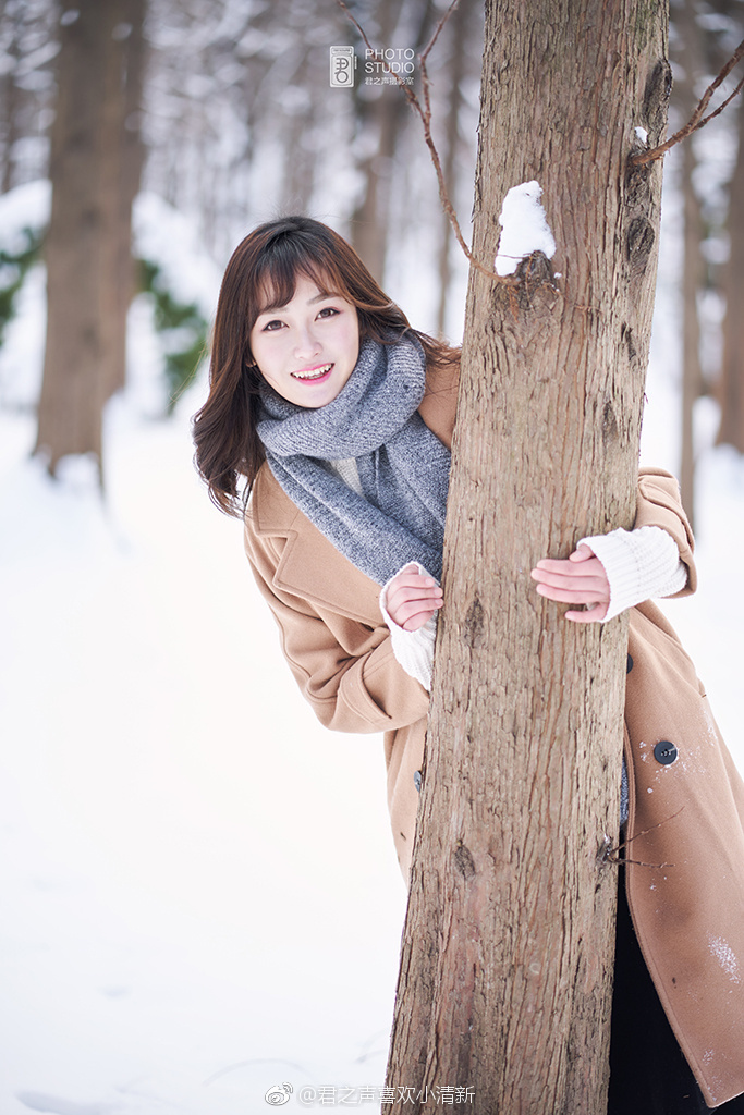 雪景配清纯美女森林系写真图片 8