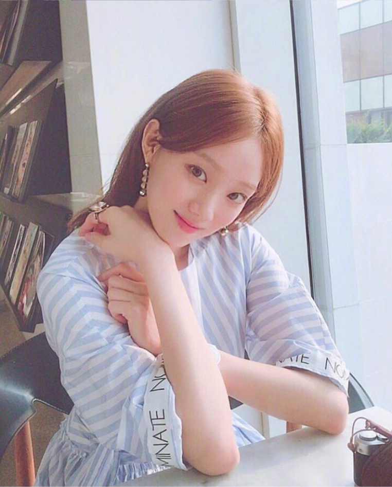 韩国美女明星李圣经私照合集满满的少女感图片 2