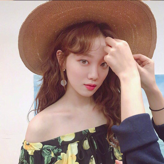 韩国美女明星李圣经私照合集满满的少女感图片 23