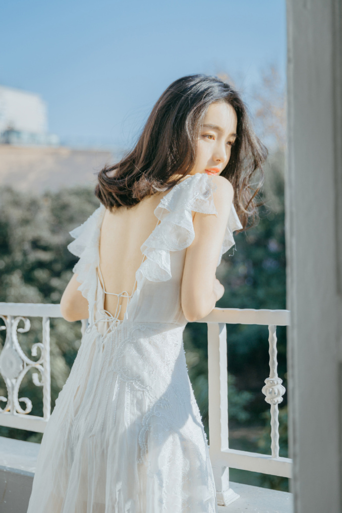 露背性感美女薄纱长裙妩媚写真 2