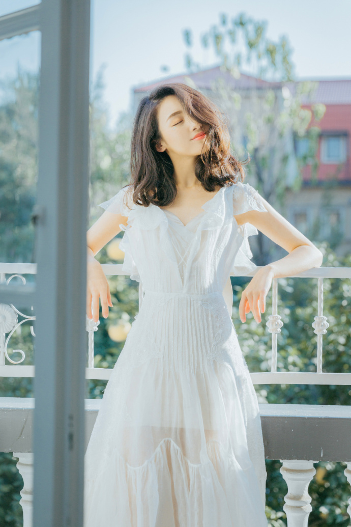 露背性感美女薄纱长裙妩媚写真 7