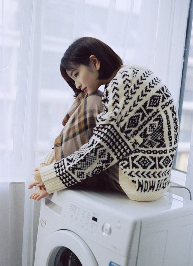 清纯短发女生文艺私房写真 4