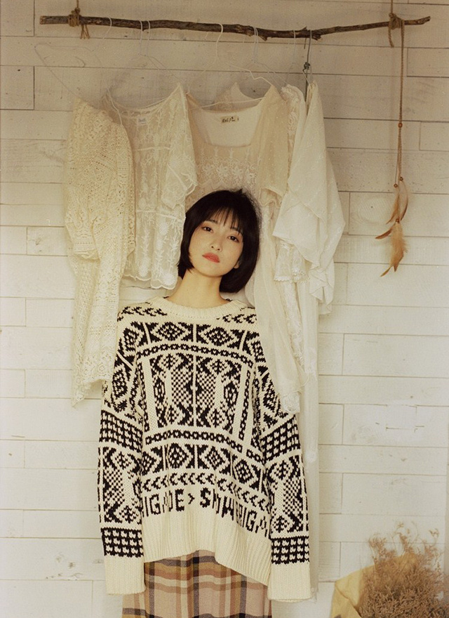 清纯短发女生文艺私房写真 6