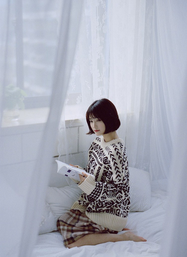 清纯短发女生文艺私房写真 8