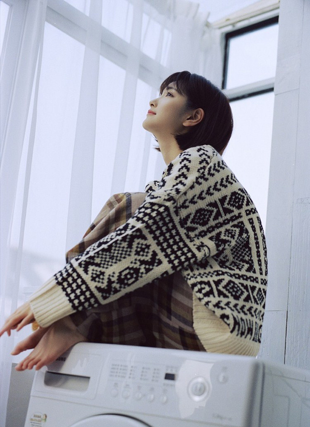 清纯短发女生文艺私房写真 9