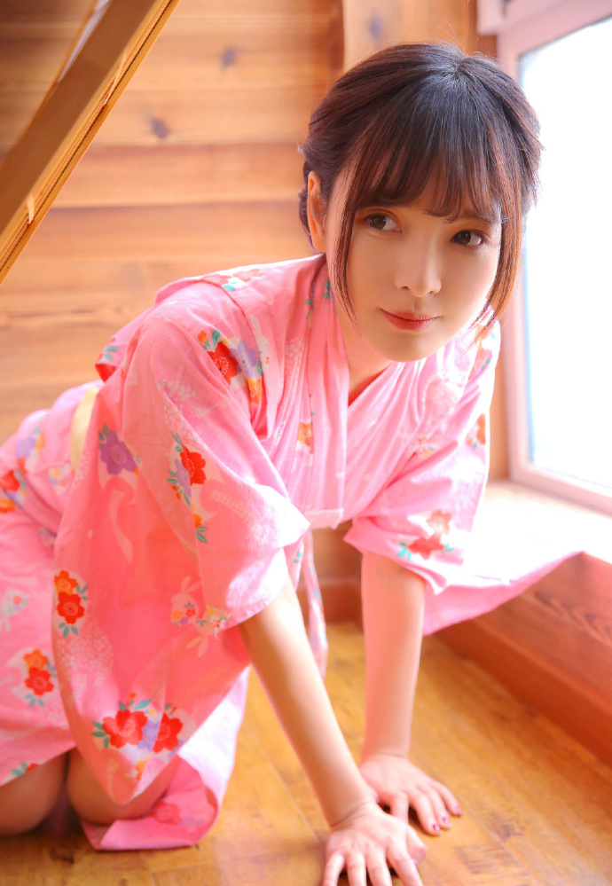 风情尤物美女酥胸长腿诱惑日本和服性感写真 ​