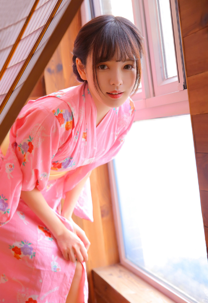 风情尤物美女酥胸长腿诱惑日本和服性感写真 ​ 4