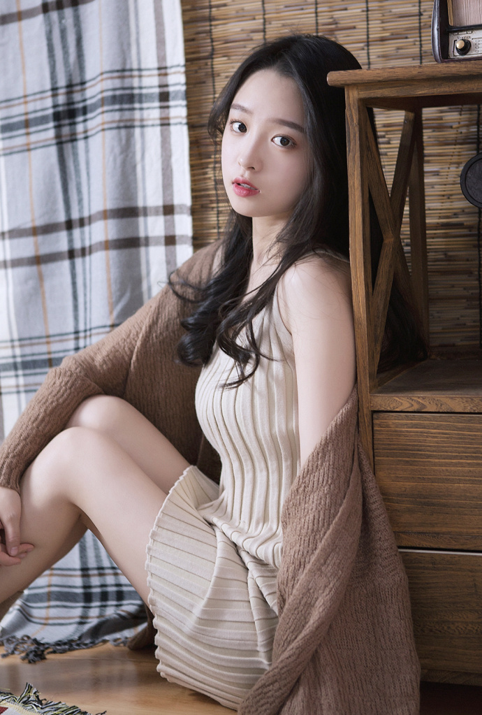 性感美女白嫩美腿私房诱人极品写真