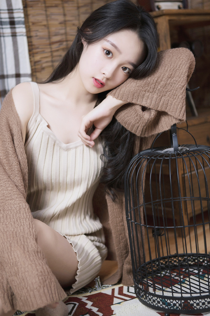 性感美女白嫩美腿私房诱人极品写真 2