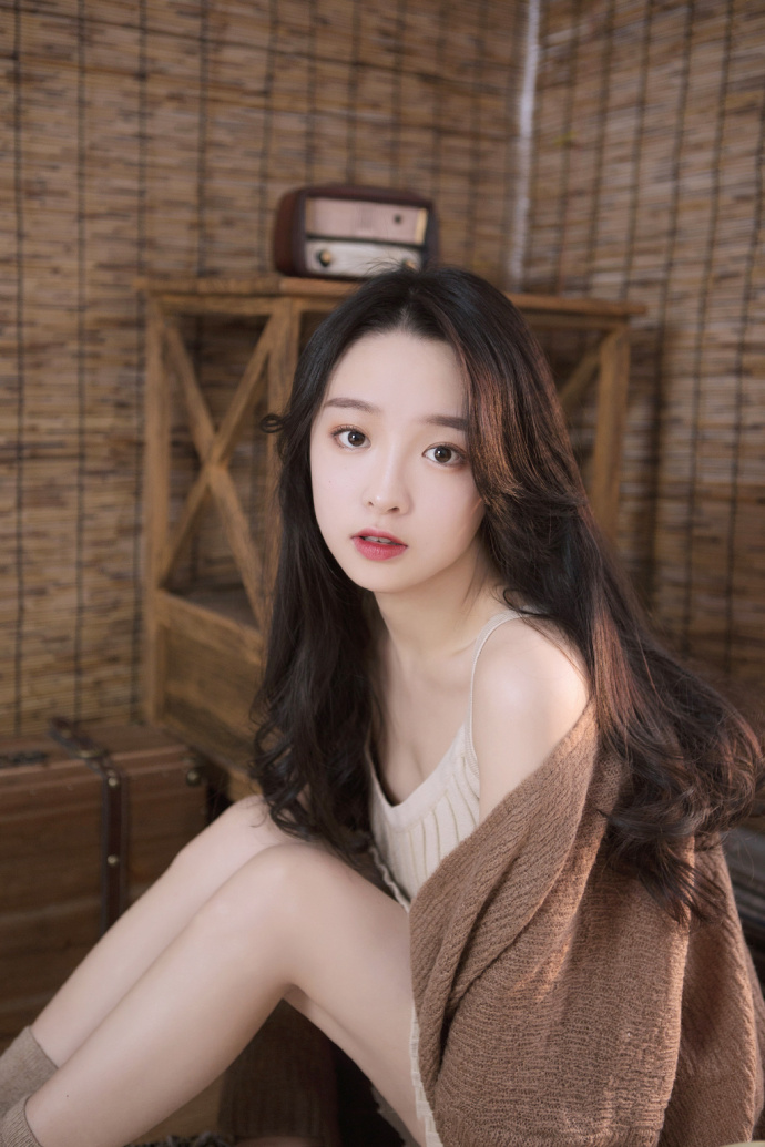性感美女白嫩美腿私房诱人极品写真 3