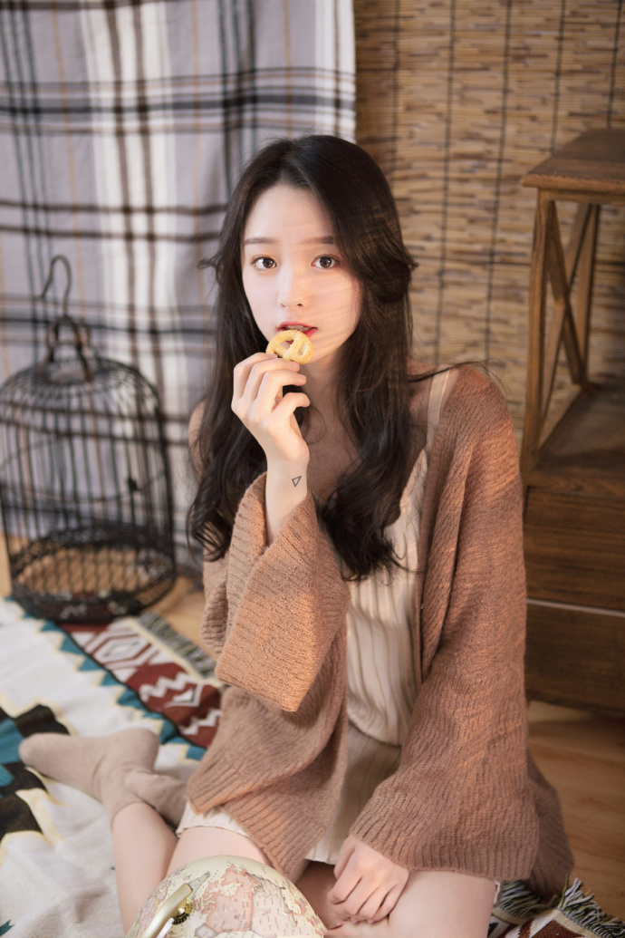 性感美女白嫩美腿私房诱人极品写真 4