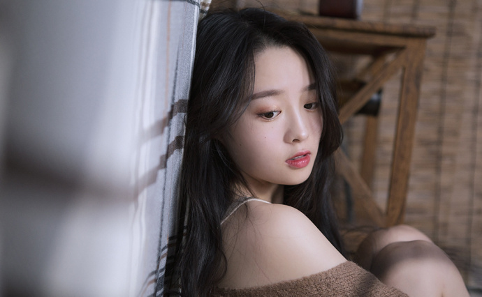 性感美女白嫩美腿私房诱人极品写真 5
