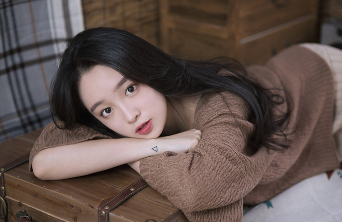 性感美女白嫩美腿私房诱人极品写真 8