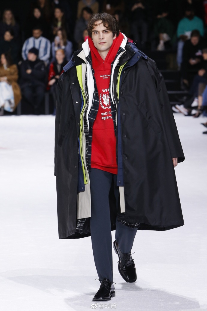 巴黎时装周Balenciaga2018层层叠叠的外套和大衣是本 4
