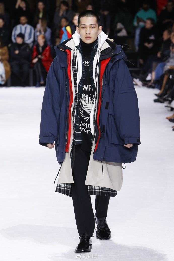 巴黎时装周Balenciaga2018层层叠叠的外套和大衣是本 8