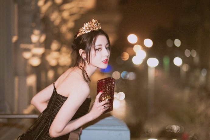 新疆美女明星迪丽热巴皇冠造型看秀美颜图片 5