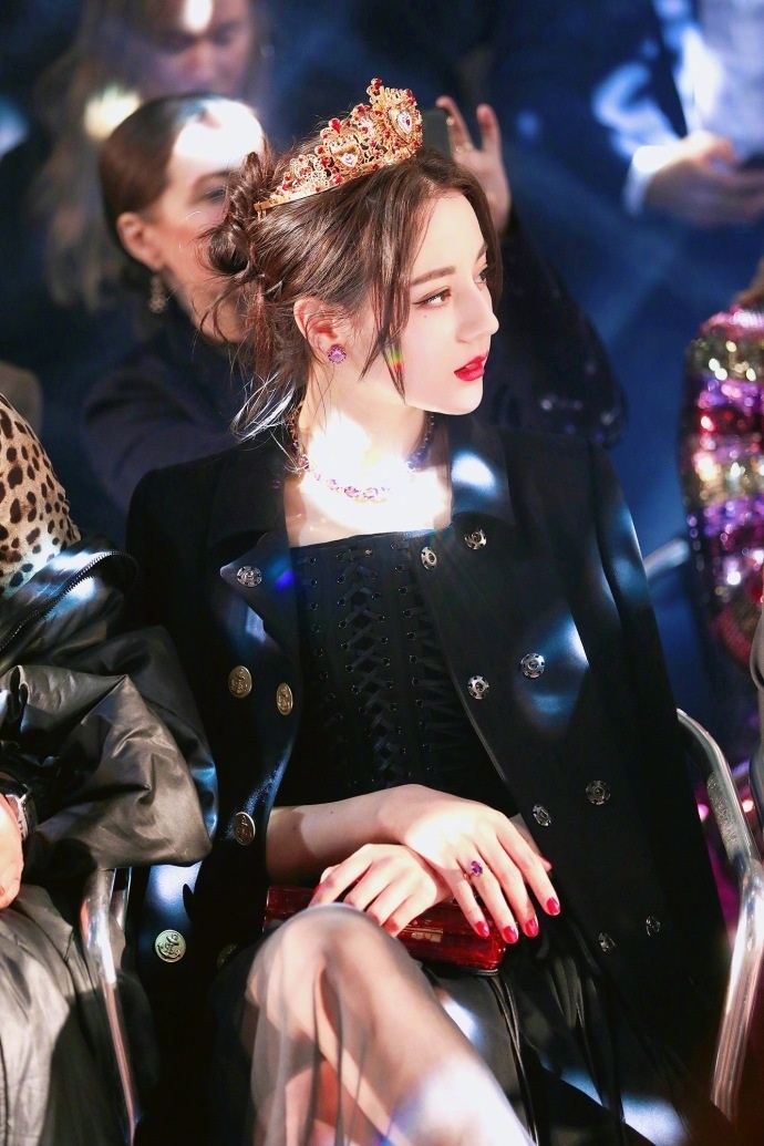 新疆美女明星迪丽热巴皇冠造型看秀美颜图片 7