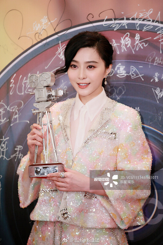 青岛美女明星范冰冰出席香港专业电影摄影师学 3