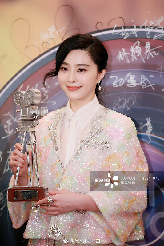 青岛美女明星范冰冰出席香港专业电影摄影师学 5