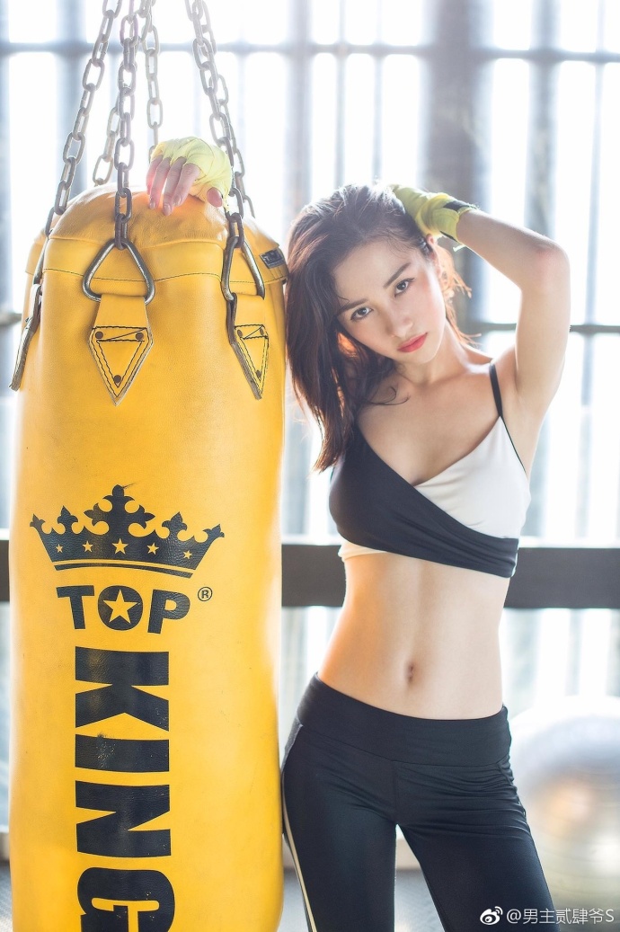 运动美女性感拳击图片 5