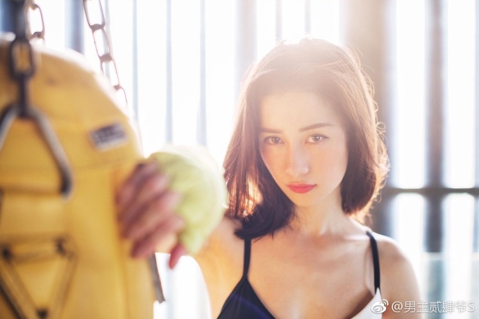 运动美女性感拳击图片 7