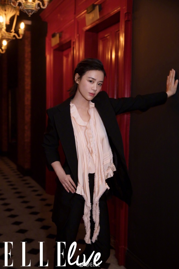 大眼美女明星马思纯ELLE杂志封面图片 5