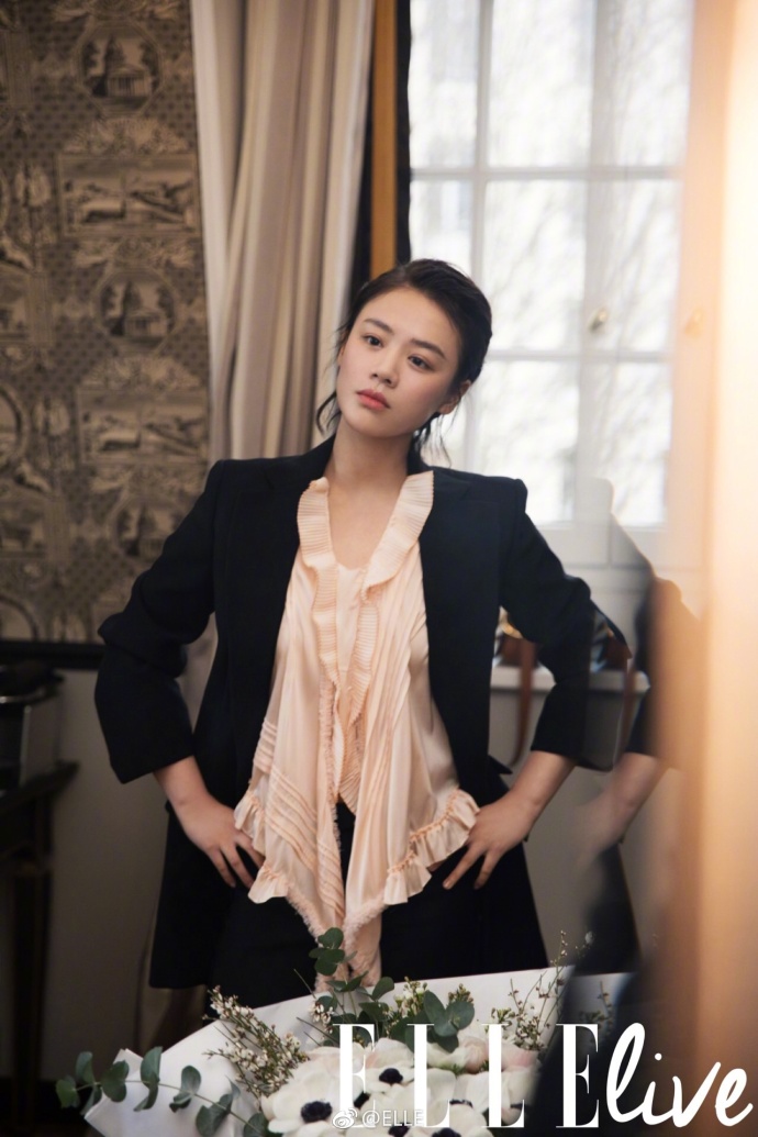 大眼美女明星马思纯ELLE杂志封面图片 6