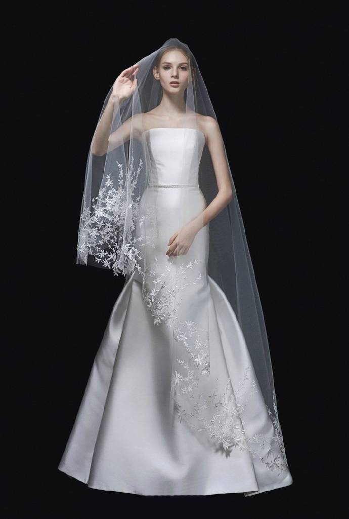 唯美纯白色婚纱礼服图片
