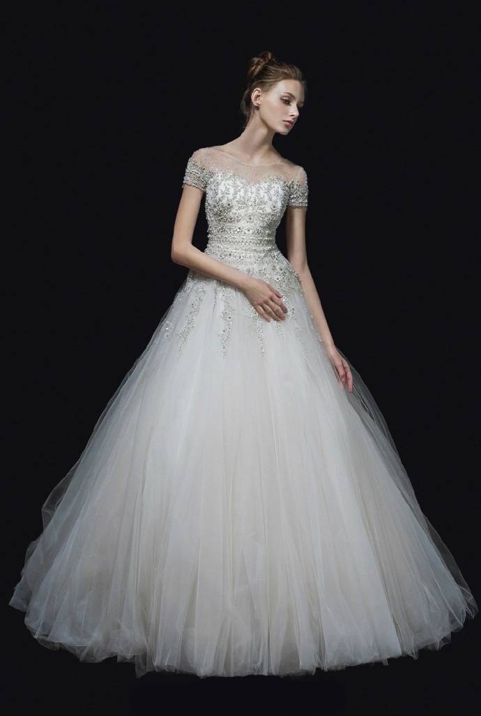 唯美纯白色婚纱礼服图片 2