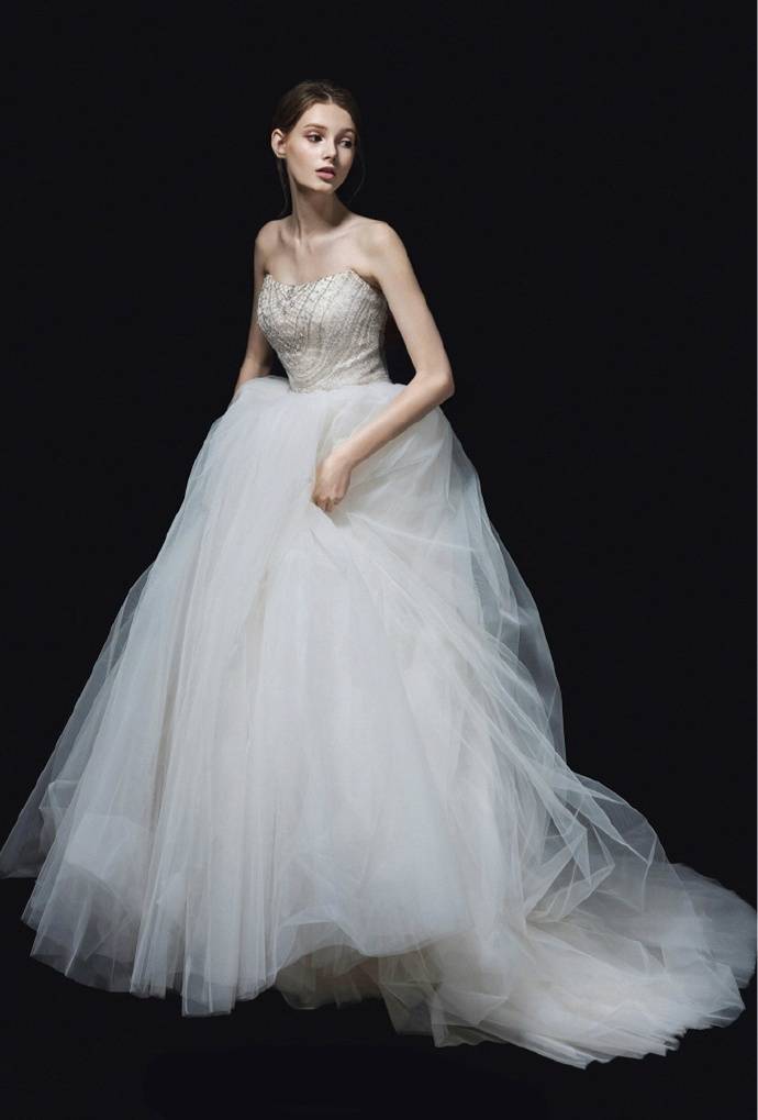 唯美纯白色婚纱礼服图片 4