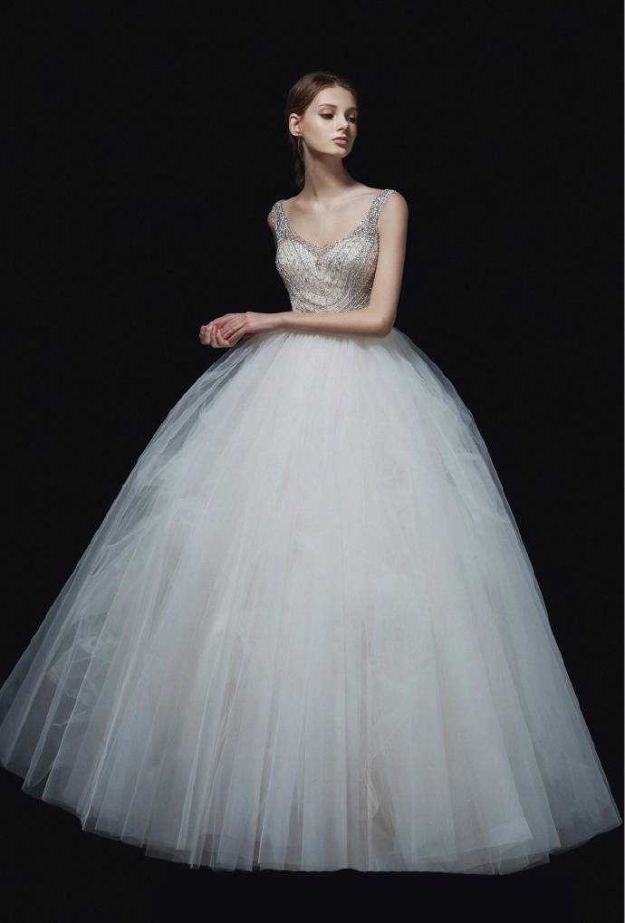 唯美纯白色婚纱礼服图片 6