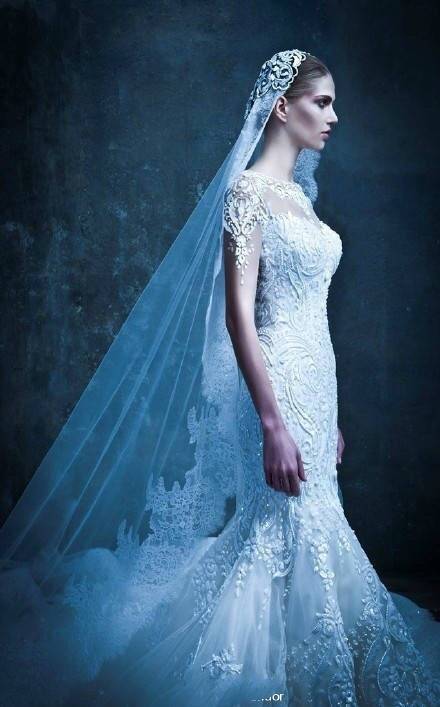 迪拜婚纱品牌Michael Cinco皇室风格婚纱礼服图片 5