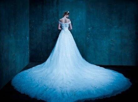 迪拜婚纱品牌Michael Cinco皇室风格婚纱礼服图片 9