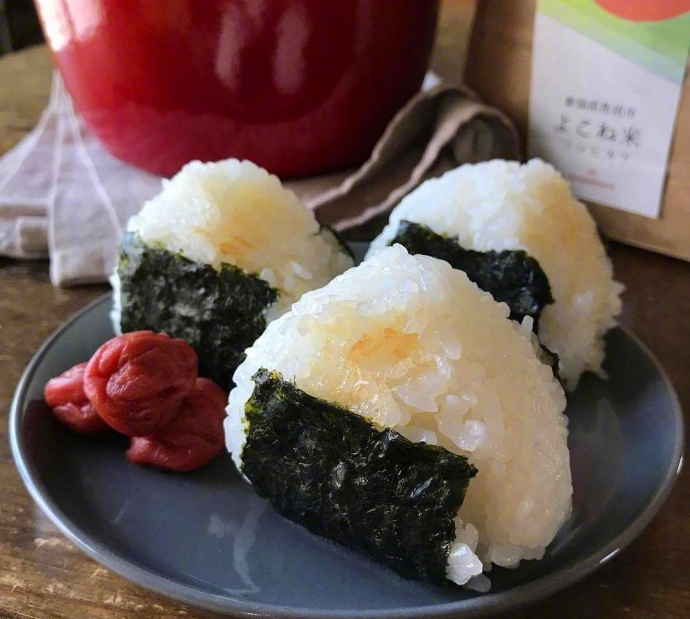 日式料理_日式三角饭团图片 4
