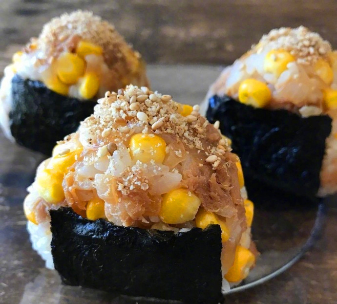 日式料理_日式三角饭团图片 8