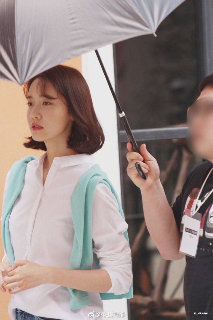 韩国美女明星林允儿泰国广告拍摄路透饭拍 3
