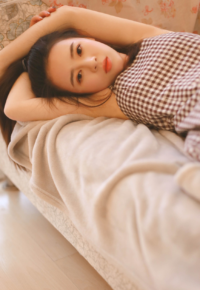 清纯美女格子连衣裙唯美写真如此美丽 4