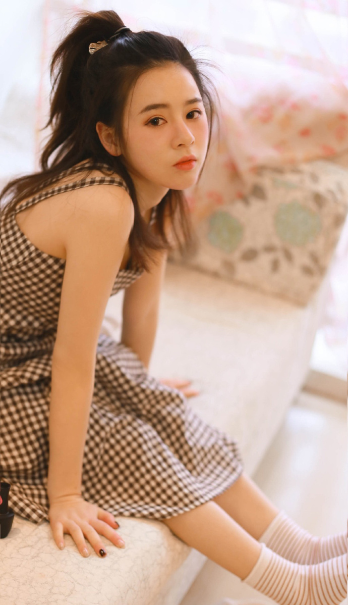 清纯美女格子连衣裙唯美写真如此美丽 5