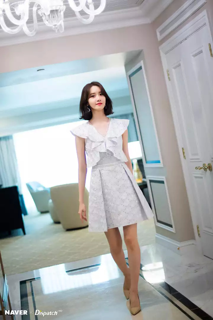 韩国美女明星林允儿白色连衣裙唯美写真 4