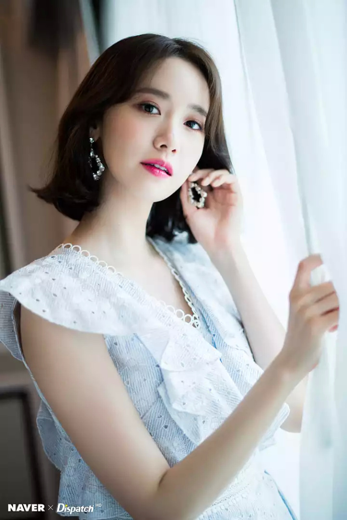 韩国美女明星林允儿白色连衣裙唯美写真 6