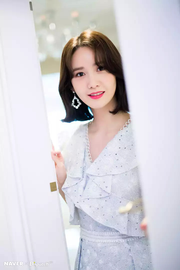 韩国美女明星林允儿白色连衣裙唯美写真 9
