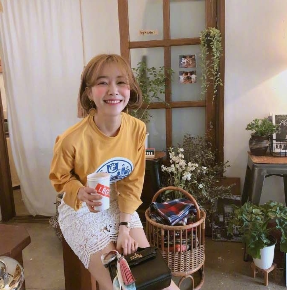 精致小女人穿搭示范look 3