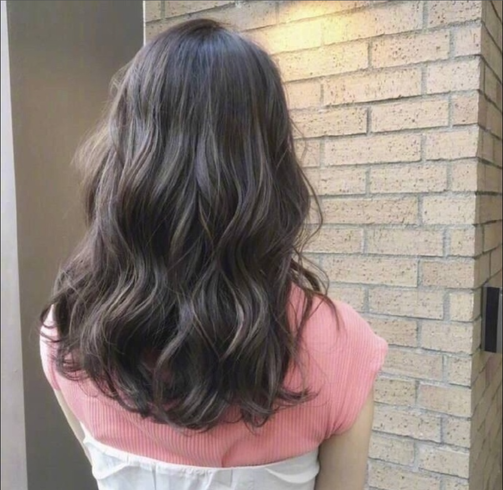 18种中长卷发发型图片_美女背影图片你喜欢第几