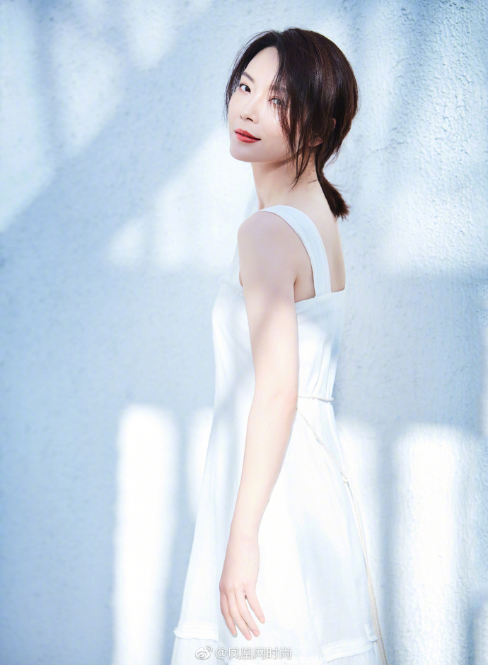 知性美女明星陈数早春混搭风尚时尚写真 4