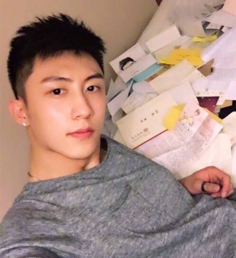 东北男明星小鲜肉帅哥黄景瑜自拍照帅气图片 3
