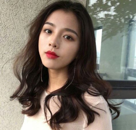 中长发发型的妹子可考虑弄的大波浪中长卷发参 6