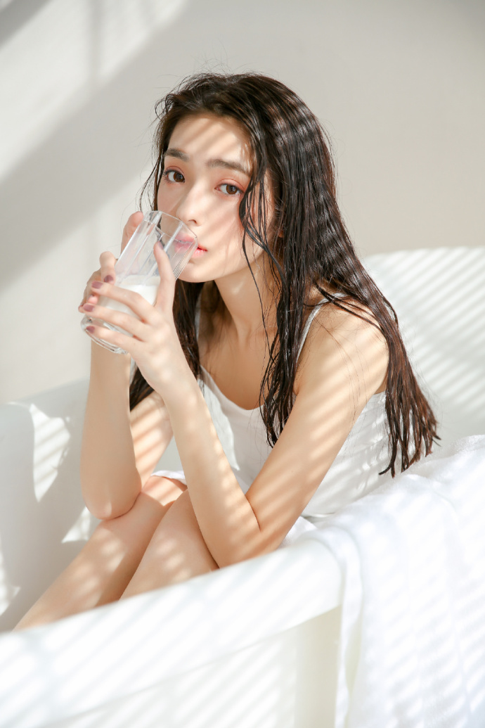 性感美女浴缸湿发性感撩人诱惑图片 4